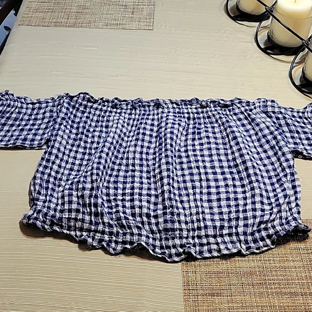 AMERICAN EAGLE OUTFITERS BLUE & WHITE  EUC  CROPPED TOP OFF THE SHOULDERS